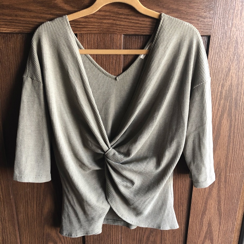 Trendy olive green mid drift top.  Size S